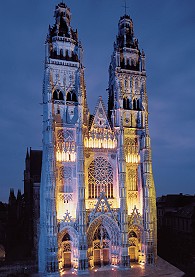 Kathedrale St Gatien in Tours bei Nacht