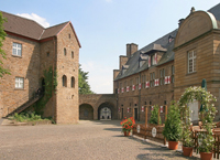 Liegt im Herzen des MüGa-Parks: Die Karolingerfestung Schloß Broich aus dem Jahre 883/884