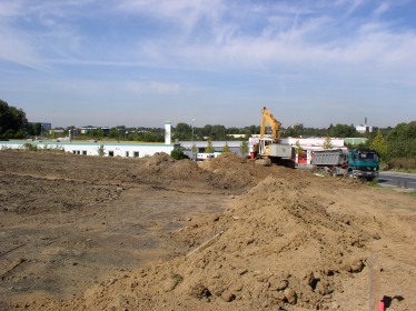 Die Erdarbeiten haben begonnen. 17.09.2004