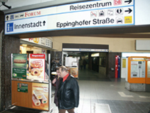 Hinweisschilder als neue Wegweiser in die City