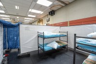Erstaufnahmeeinrichtung für Flüchtlinge in der Sporthalle an der Lehnerstraße. 11.08.2015 Foto: Walter Schernstein