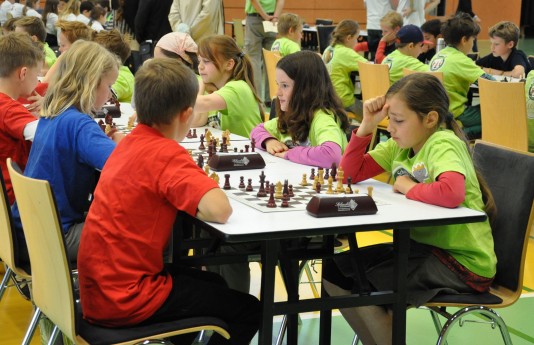 Erneut maßen sich die Nachwuchsstrategen in zwei Wettkampfklassen beim NRW Schulschach-Cup