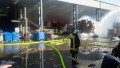 Brand in Papierlager auf der Ruhrorter Straße - Einsatzkräfte der Feuerwehr sind vor Ort - Quelle/Autor: Volker Wiebels