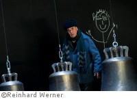Stücke 2012: Johann Adam Oest (Ein Mann um die Sechzig) in DAS FLIEGENDE KIND, von Roland Schimmelpfennig, Inszenierung des Burgtheaters Wien, Akademietheater