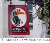 Guinness is good for you. Guinness ist eine Biersorte, die man in englischen Pubs gerne trinkt.