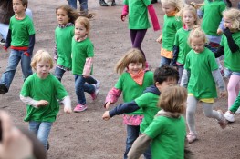 Erster Mülheimer Kinder-Tanzflashmob zum Abschluss der Bewegungswoche Heißen bewegt sich - vielfältig