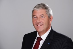 Wolfgang Schmitz, Hauptgeschäftsführer des hiesigen Unternehmerverbandes