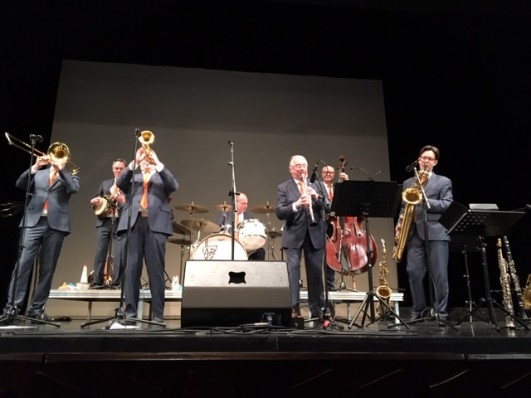 Der Mülheimer Jazzclub veranstaltete zum dritten Mal sein außergewöhnliches Jazzprojekt Jazz at the College in der Mülheimer Stadthalle - Die Dutch Swing College Band begeisterte mit ihrem Konzert