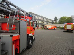 Ein Feuer in einem Klassenraum der Gesamtschule Saarn war Grund für einen Großalarm der Feuerwehr Mülheim.