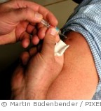 Die Ständige Impfkommission (STIKO) empfiehlt die Impfung gegen Grippe insbesondere allen Menschen, die bei einer Grippe ein erhöhtes Risiko für schwere Verläufe haben.