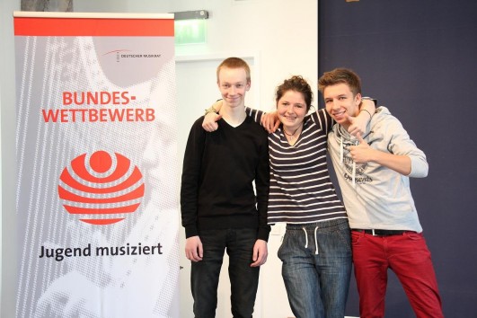 AkkordeonschülerIn der Musikschule erfolgreich beim 50. Bundeswettbewerb Jugend musiziert 2013 in Nürnberg: v.l. Peter Krämer, Carla Pavel, Luis Ammann 