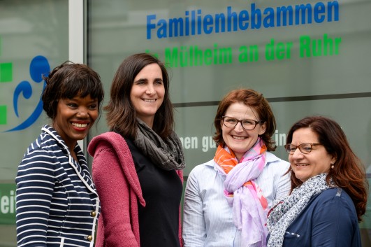 Das Team der Familienhebammen in Mülheim an der Ruhr. Von links: Jennifer Jaque-Rodney, Desiree von Bargen, Kerstin Neuhaus, Veronique Stoll.