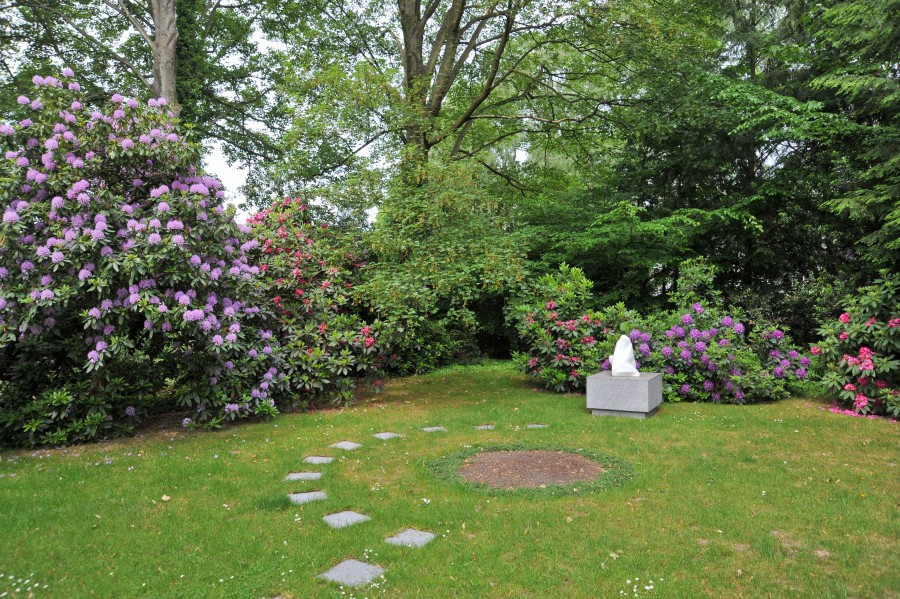 Waldgrab auf dem Hauptfriedhof in Mülheim - Walter Schernstein