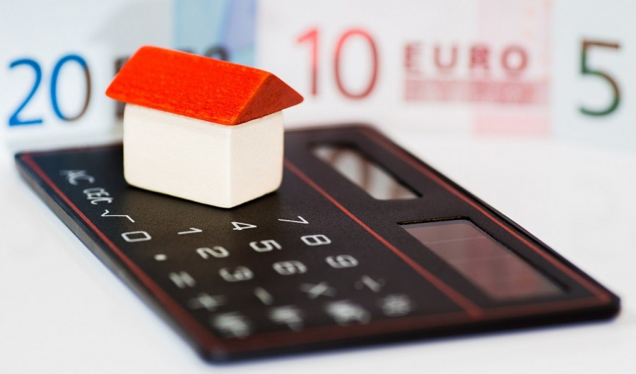 Taschenrechner, Haus, Geld. Informationen zum Wohngeld / Mietzuschuss - Pixabay