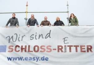 Schloss-Retter gesucht: Im Februar 2015 wechseln die Werbebanner an der Ringmauer. EASY SOFTWARE löst die Vollmergruppe ab.