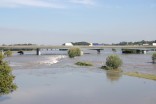 Hochwasser der Ruhr im August 2007. Die Ruhr überschwemmt die Styrum Ruhraue.