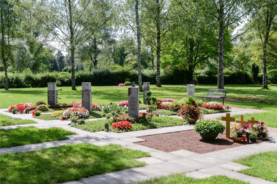 Urnengemeinschaftsgrabanlage auf dem Hauptfriedhof - Walter Schernstein