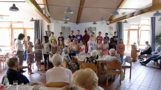 Große Bühne für kleine Leute: Mit Engagement und Gesang die Herzen erreicht bei Saarn singt 