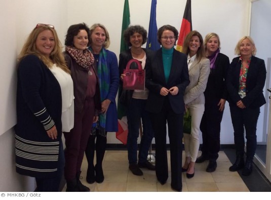Die Sprecherinnen der Landesarbeitsgemeinschaft der kommunalen Gleichstellungsbeauftragten in NRW, darunter die Mülheimer Gleichstellungsbeauftragte Antje Buck, trafen die Ministerin Ina Scharrenbach.