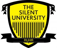 Die Silent University Ruhr ist ein Bildungs- und Kunstkonzept, in dem Geflüchtete und Asylsuchende mit akademischer Bildung und Berufserfahrung ihr Wissen weitergeben.