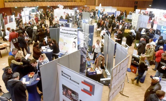 Etwa 1.500 Besuchende kamen zur Job- und Weiterbildungsmesse im Congress Centrum Oberhausen