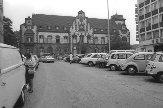 Der Viktoriaplatz (heute Synagogenplatz) 1973 vor dem Umbau