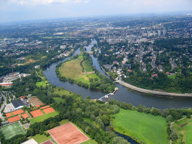 Mülheim an der Ruhr Panorama - Urbanität und Fluss – dafür steht Mülheim an der Ruhr seit vielen Jahrzehnten, mit Ruhrbania werden neue Akzente gesetzt