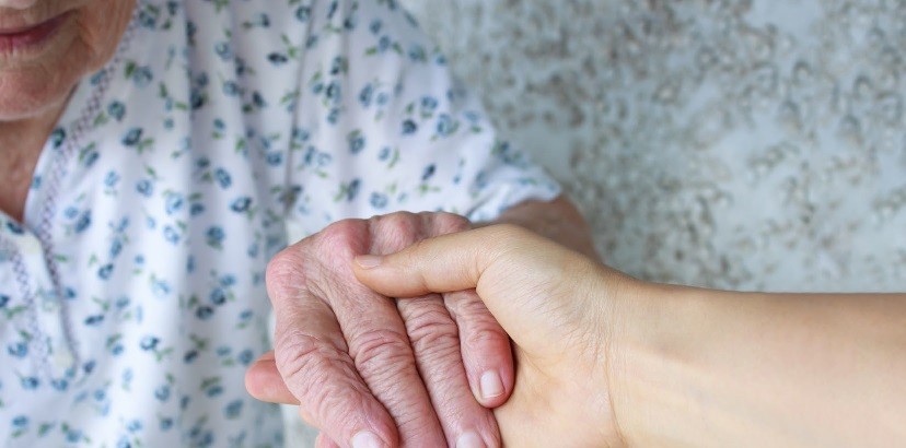 Heimaufsicht veröffentlicht Ergebnisse der Regelprüfungen in den Wohn- und Betreuungsangeboten für ältere oder pflegebedürftige Menschen und Menschen mit Behinderung - Bildausschnitt Competentia Leitfaden Vereinbarkeit Beruf und Pflege