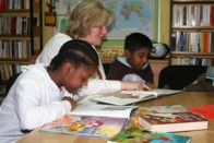 Lesen zu können ist eine Schlüsselqualifikation für den Bildungsprozess von Kindern. Das CBE trägt u.a. durch das Projekt Leseförderung dazu bei, Kindern Freude an Geschichten zu vermitteln.   