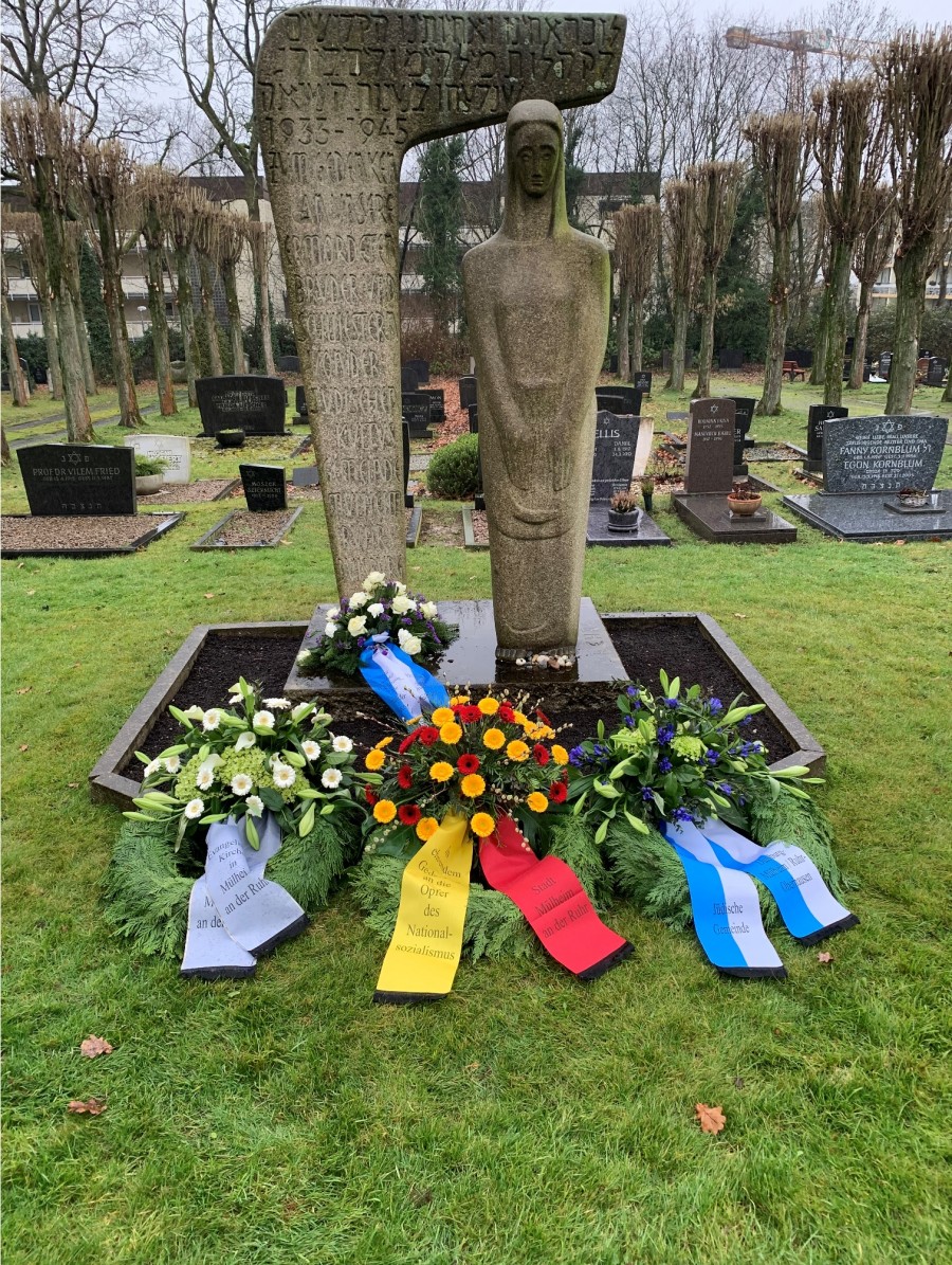 Gedenkfeier aus Anlass des 75. Jahrestages der Befreiung des KZ Auschwitz-Birkenau -  Kranzniederlegung auf dem Jüdischen Friedhof - Robert Stevenson