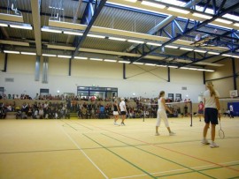 Badminton in der Sporthalle an der Holzstraße 78. Quelle/Autor: Martina Ellerwald Badminton in der Sporthalle an der Holzstraße 78.