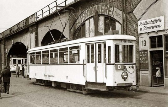 Bahnbögen im Wandel der Zeit: Straßenbahn 1952