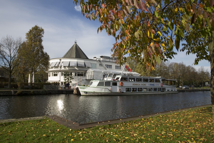 Die Weiße Flotte im Herbst bietet u.a. besonders schmackhafte kulinarische Sonderfahrten auf der Ruhr an. - MST GmbH / Anja Steinmann