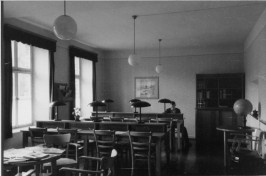 Der Lesesaal der Stadtbücherei am Standort Leineweberstraße (um 1930)