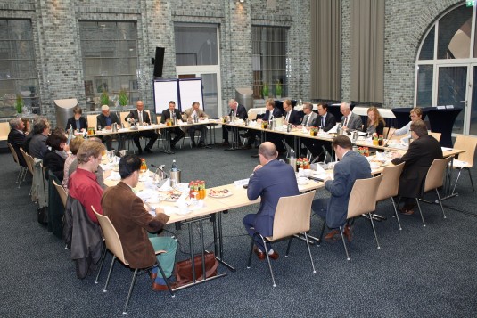 Wichtige Akteure der heimischen Industrie an einem Tisch: Die Industriekonferenz fand im HAUS DER WIRTSCHAFT in der Wiesenstraße statt