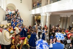 Karneval, Möhnensturm auf das Rathaus mit Schlüsselübergabe im Historischen Rathaus, Foyer Standesamt. 08.02.2018 Foto: Walter Schernstein - Walter Schernstein