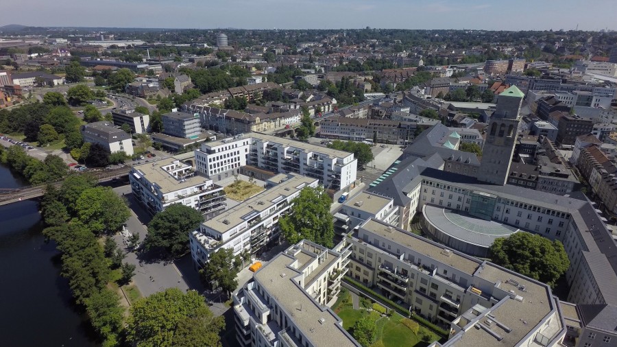Luftbild mit Blick auf Rathaus, Ruhrpromenade, RuhrQuartier und Radschnellweg RS1 - Amt für Digitalisierung, Geodaten und IT