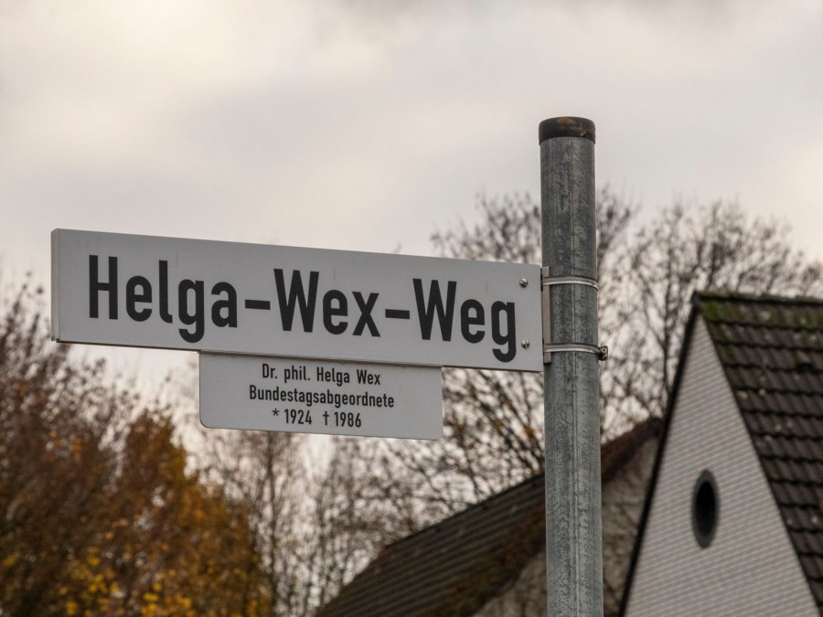 In Heißen gibt es ab sofort den Helga-Wex-Weg. Er befindet sich im Neubaugebiet des Bebauungsplans Rudolf-Harbig-Straße  U 21 und ist nach der ehemaligen Mülheimer Kommunalpolitikerin und Bundestagsabgeordneten Dr. Helga Wex benannt. - Online Redaktion - Referat I - Tobias Grimm