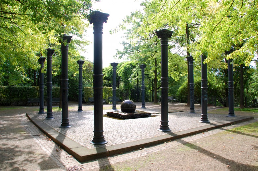 Die MüGa, 1992 als Landesgartenschau angelegt, schmückt sich mit kunstvollen Brunnen und Seerosenteichen - MST GmbH