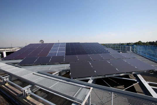 Solaranlage mit fünf unterschiedlichen Photovoltaik  Modulen 