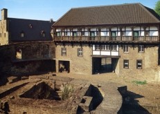 Die Ursprünge von Schloss Broich reichen bis in das 9. Jahrhundert zurück