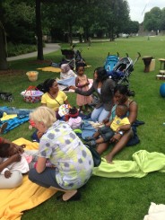 Auch afrikanische Mütter waren beim Sommerfest der Familienhebammen in der MÜGA