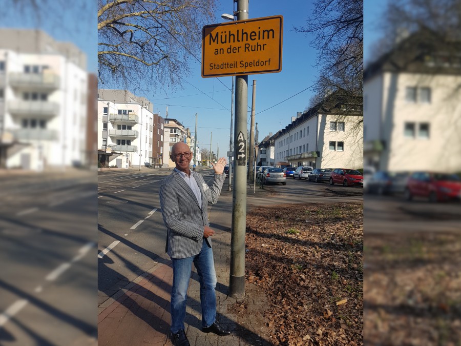 Eröffnung des neuen Ortseingangsschildes an der Duisburger Straße, OB Ulrich Scholten, 31. März 2019. - Stadt Mülheim