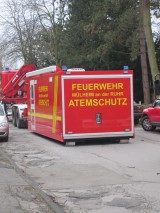Feuerwehr Mülheim rettete 25 Personen nach Kellerbrand aus Ihren Wohnungen.