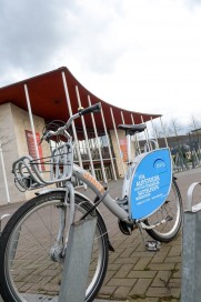Mülheim steigt aufs Rad - Bequem Fahrrad fahren mit metropolradruhr und MWB: metropolradruhr-Station vor der Stadthalle