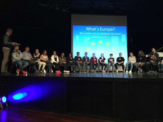 WhatsEurope - Wo stehen wir im digitalen Europa: Projekttag mit den drei Mülheimer Europaschulen - Podiumsdiskussion, Moderation: Volker Wiebels