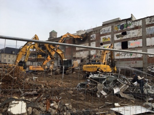 Kaufhofabbriss: Baufortschritt ist deutlich zu sehen - Parkhaus nun komplett abgerissen