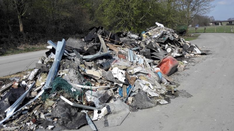Wilde Müllkippe am Kolkerhofweg in Muelheim an der Ruhr - Uwe Schindler