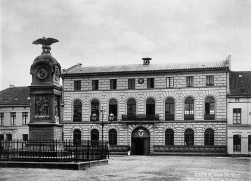 Das alte Mülheimer Rathaus, errichtet im Jahre 1842