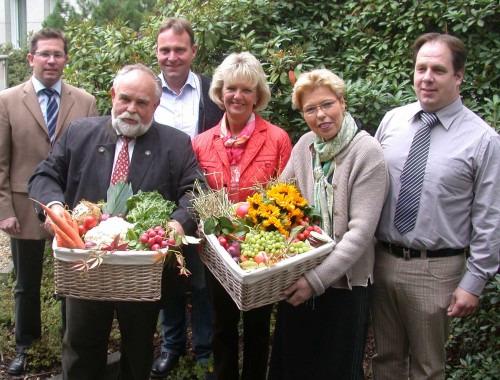 Erntekörbe für die Stadt Mülheim - Bürgermeisterin Renate aus der Beek trifft Landwirte.